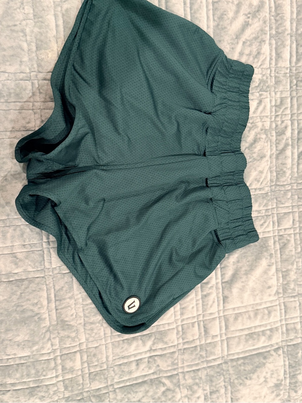 Vuori micro mesh Shorts in Teal - size small